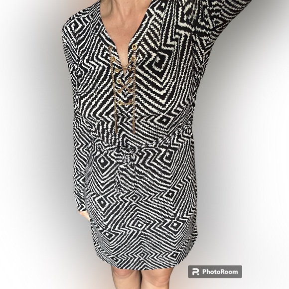 MK Geometric Print Dress Lace Up Gold Chain - Picture 5 of 6